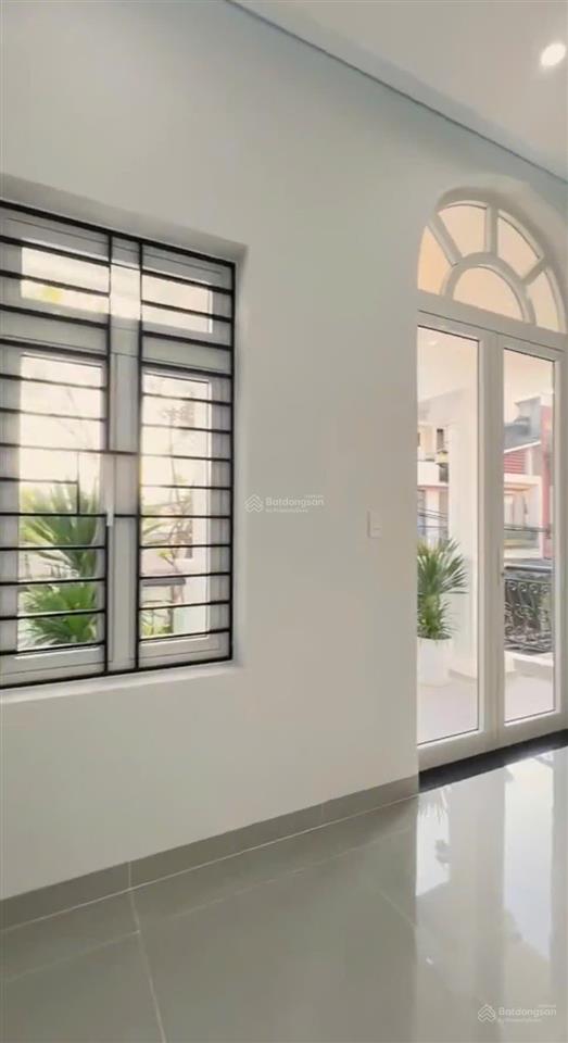 Kẹt tiền cô dung bán cắt lỗ bán căn nhà 1 lầu, tân kiên  bình chánh. shr