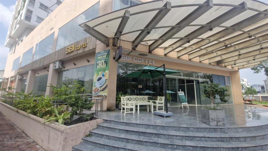 Cần cho thuê mặt bằng, mặt tiền 20 mét sảnh chính tầng trệt làm showroom