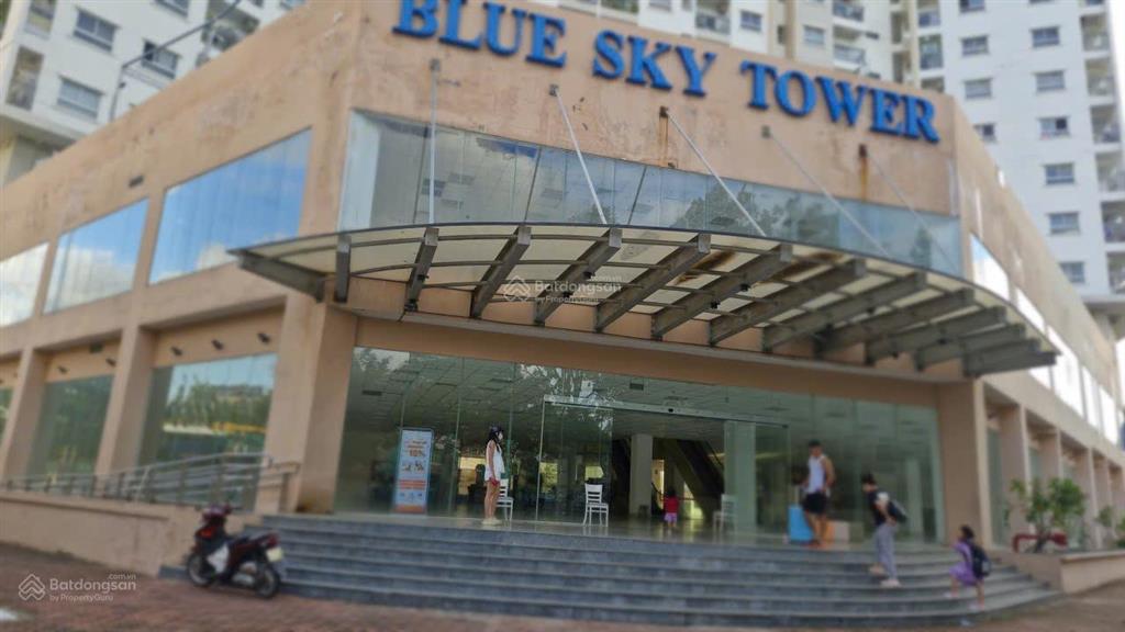 Cần cho thuê mặt bằng, mặt tiền 20 mét sảnh chính tầng trệt làm showroom