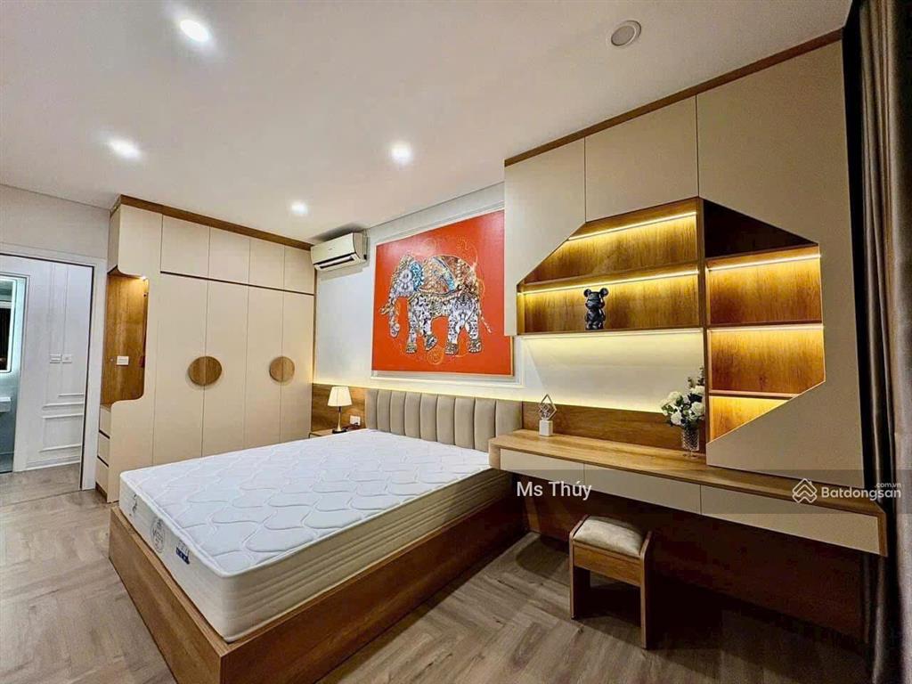 Chính chủ cần bán gấp căn hộ 3pn, 2wc phòng khách rộng đẹp full tại chung cư intracom, trung văn