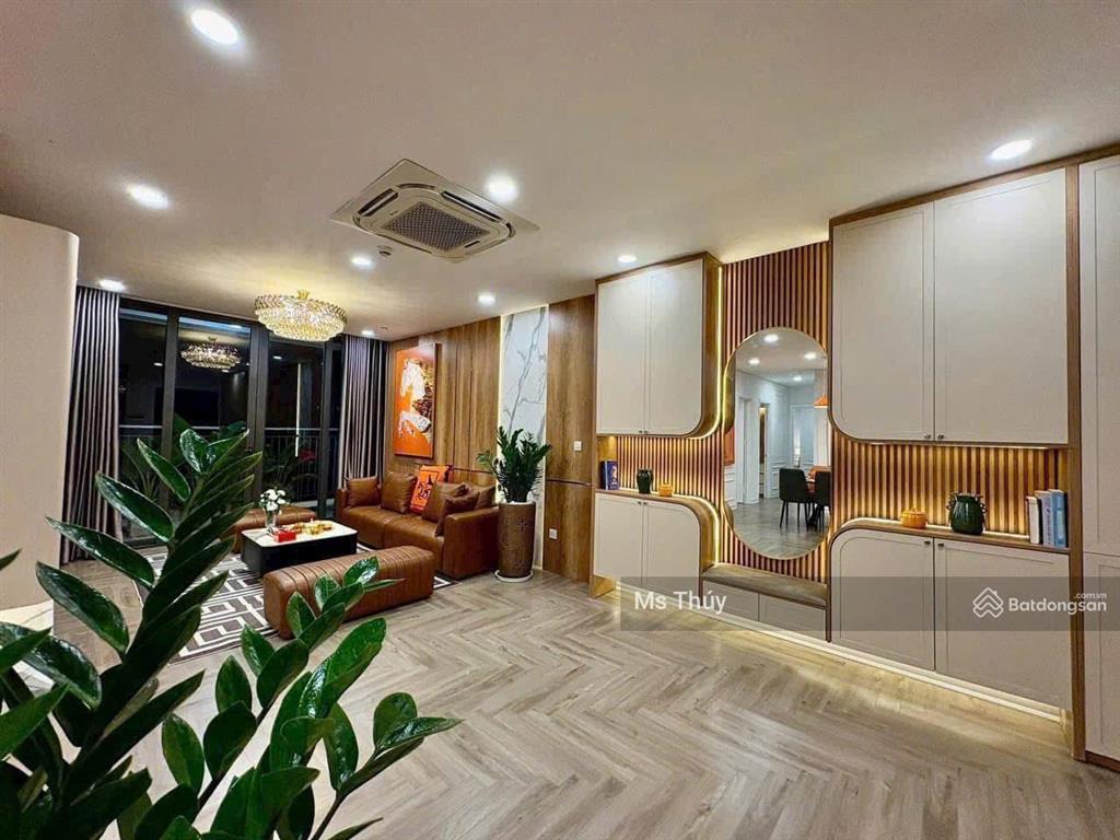 Chính chủ cần bán gấp căn hộ 3pn, 2wc phòng khách rộng đẹp full tại chung cư intracom, trung văn