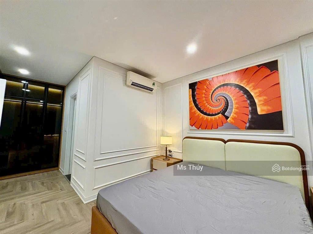 Chính chủ cần bán gấp căn hộ 3pn, 2wc phòng khách rộng đẹp full tại chung cư intracom, trung văn