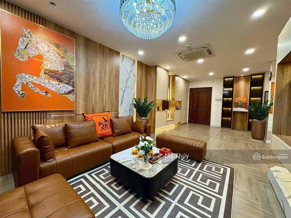 Chính chủ cần bán gấp căn hộ 3pn, 2wc phòng khách rộng đẹp full tại chung cư intracom, trung văn