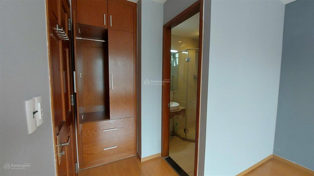 Bán lỗ 300tr ch sky center, 2pn 2wc, 5,7 tỷ, 74m2 view công viên hồ bơi tầng 15