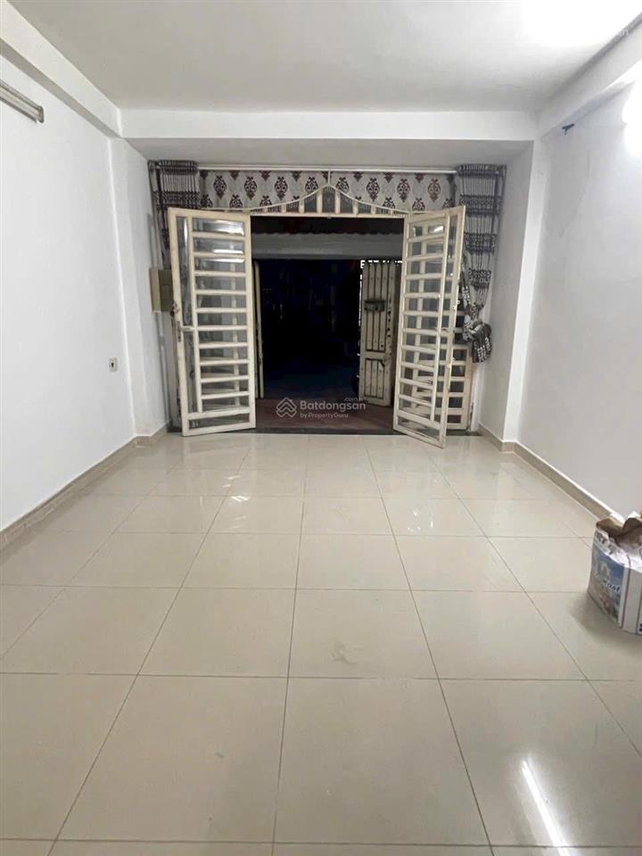 8 tỷ mặt tiền ngang 4m. nhà đường rộng 10m thông kd . không lỗi phong thủy . phan huy ích gv