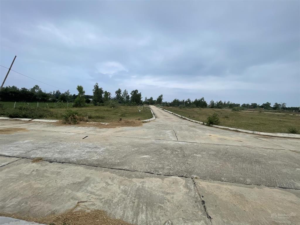 Duy nhất 1 lô đất biển 180m2 full thổ cư giá rẻ nhất chỉ 970 triệu, xây nhà 2 tầng nhìn thấy biển