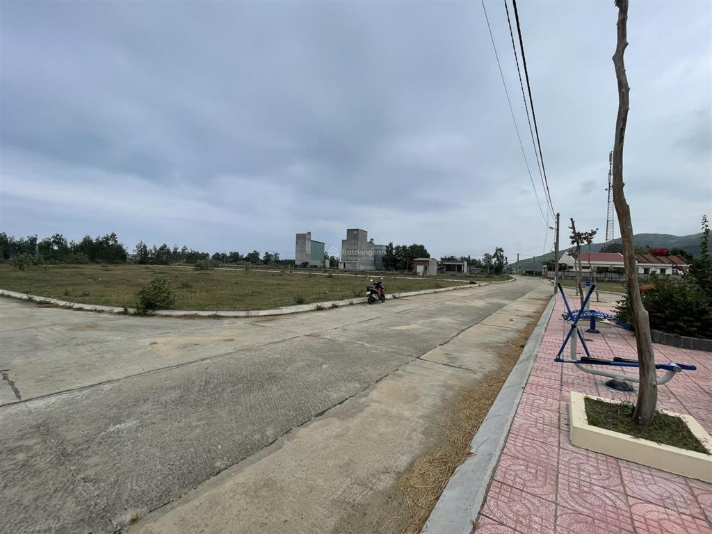 Duy nhất 1 lô đất biển 180m2 full thổ cư giá rẻ nhất chỉ 970 triệu, xây nhà 2 tầng nhìn thấy biển