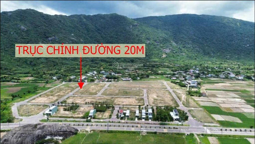 Đất biển ở tân thanh, cát tiến giá 1,35 tỷ, diện tích 8x25m=200m2, đường chính 20m có vỉa hè 4,5m