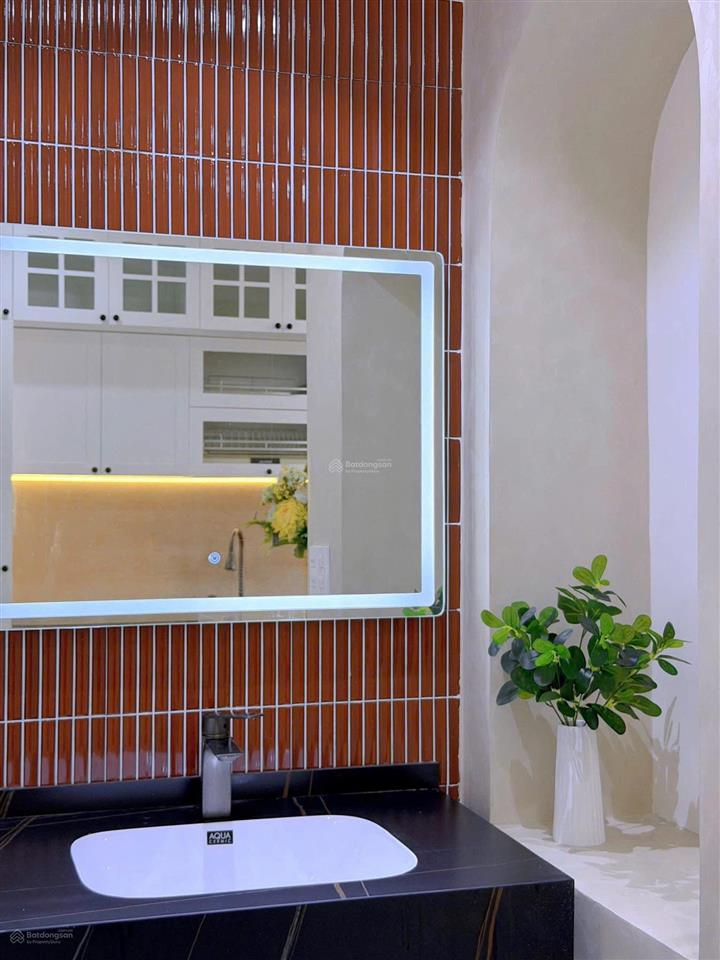 Nhà 3 tầng mới 100%  nam cầu nguyễn tri phương hướng đông nam cực mát