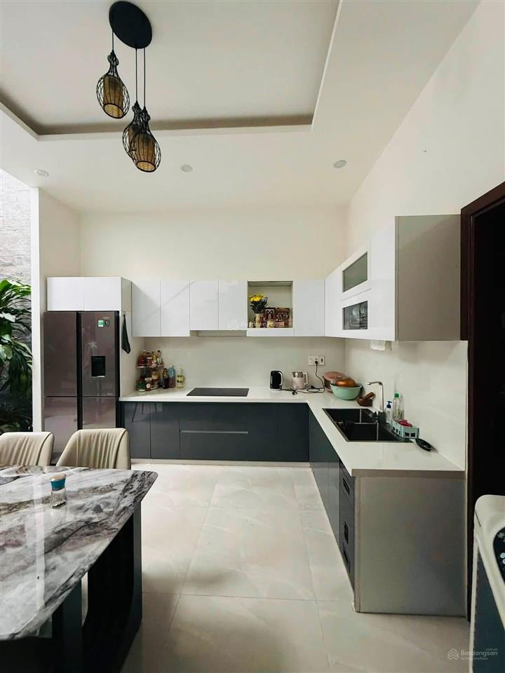 Nhà đẹp gần cầu hoà xuân giá sốc chủ cần tiền đi mỹ gấp