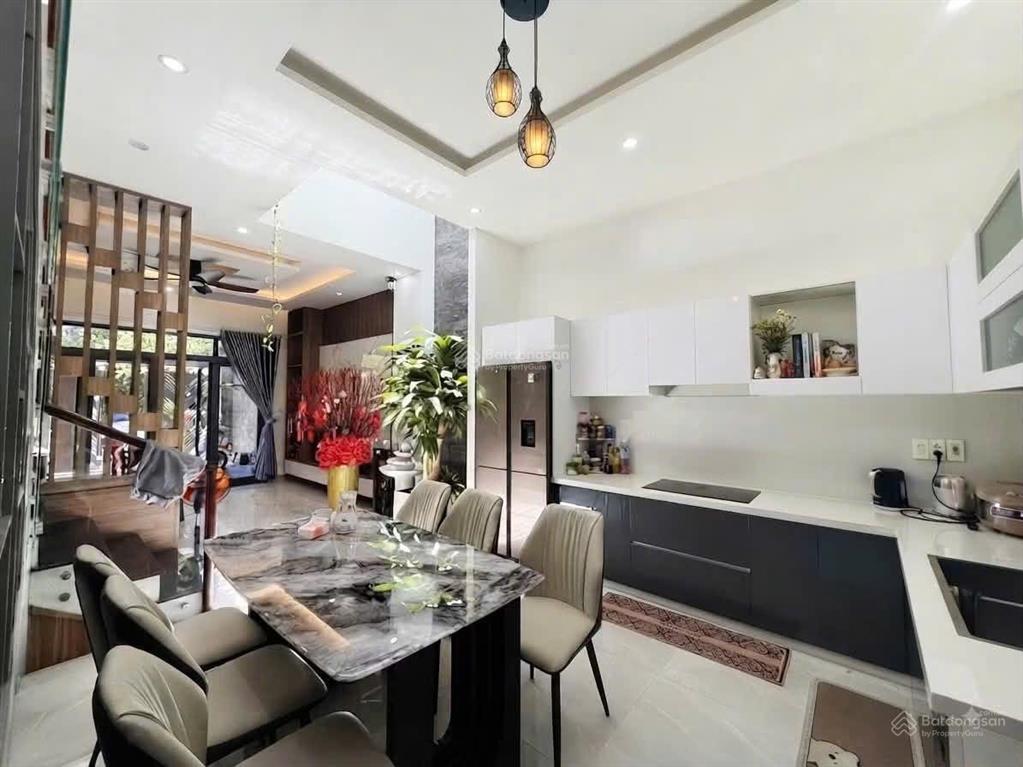 Nhà đẹp gần cầu hoà xuân giá sốc chủ cần tiền đi mỹ gấp
