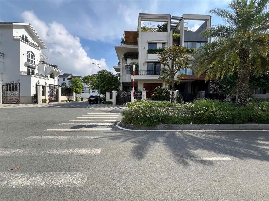 Chính chủ gửi bán lô nhà phố 7x20(140m2) hướng đông nam và tây bắc dự án sài gòn mystey villas q.2