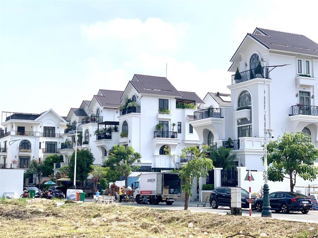 Cần bán căn biệt thự đơn lập 280m2 sài gòn mystery villas  giá mới cập nhật tốt nhất thị trường.