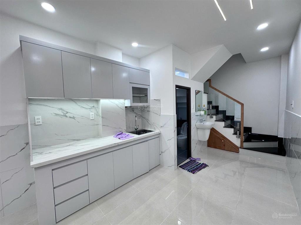 Nhà đô đốc long, p. tân quý 4x19 m trệt lửng 1 lầu 8 phòng cho thuê