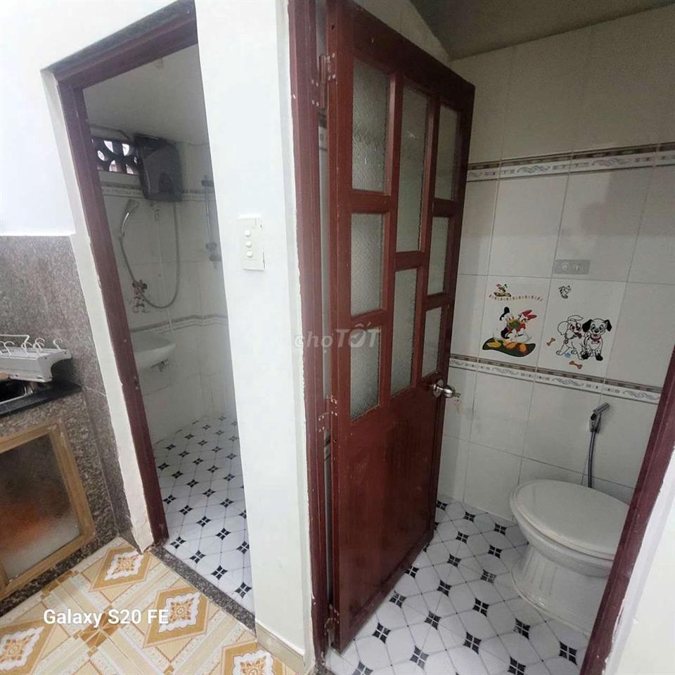 Nhà Thạnh Lộc 19 ngã 4ga.  DT 4x18m trệt lầu 3pn 1wc Giá 8tr hẻm xehơi