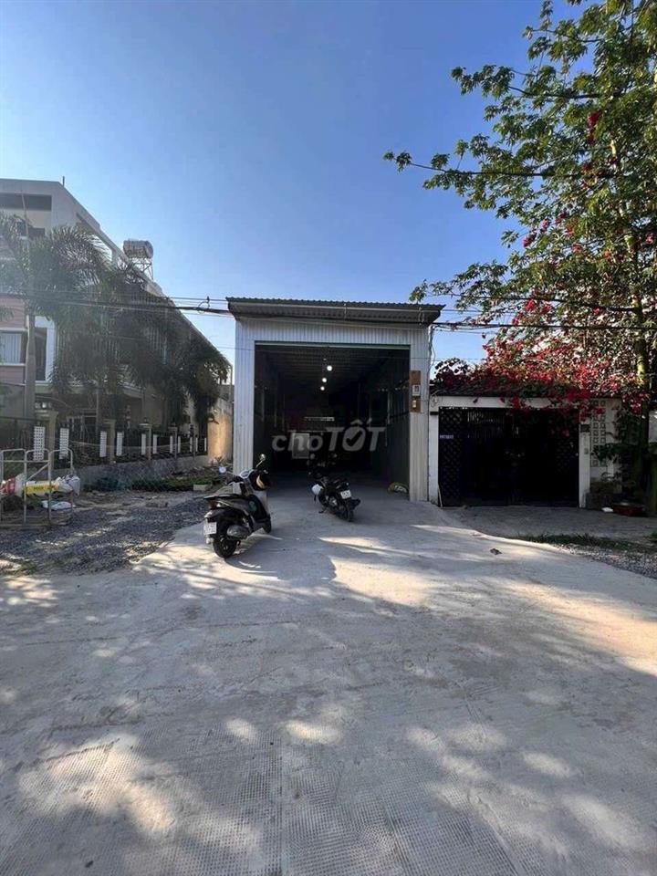 xưởng mặt tiền  kênh Thạnh Lộc 31 ngã tư ga. DT 5x30m có gác Giá 9tr