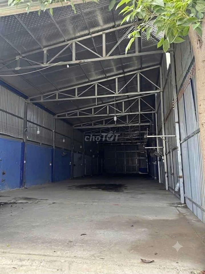 Xưởng Thạnh xuân 22 quận 12. DT 8x40m đường xe tải  5 tấn.  giá 18tr 