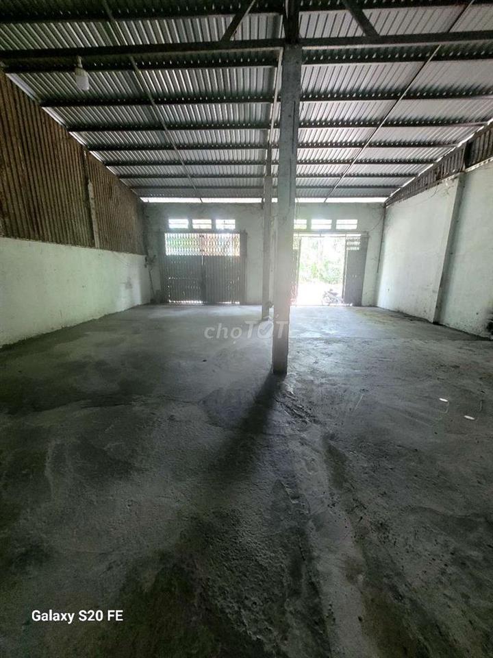 Xưởng 1/ Hà Huy Giáp quận 12
Gần cao đẳng điện Lực
DT : 10x16m có gác