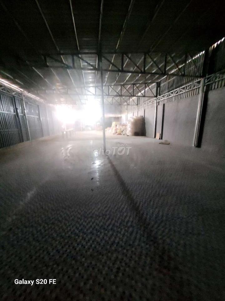 Cho thuê 540mv xưởng Thạnh Xuân quận 12
DT 12x45m đườg xe tải lớn
35tr