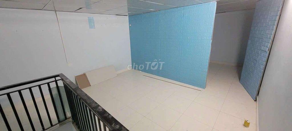 Mặt tiền Thạnh lộc 16
DT 4x25m có gác thích hợp ở và làm văn phòng 8tr