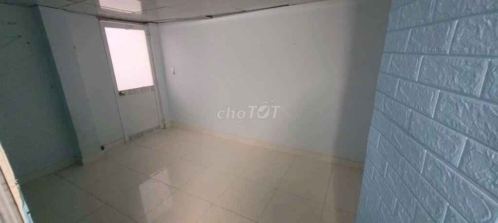 Mặt tiền Thạnh lộc 16
DT 4x25m có gác thích hợp ở và làm văn phòng 8tr
