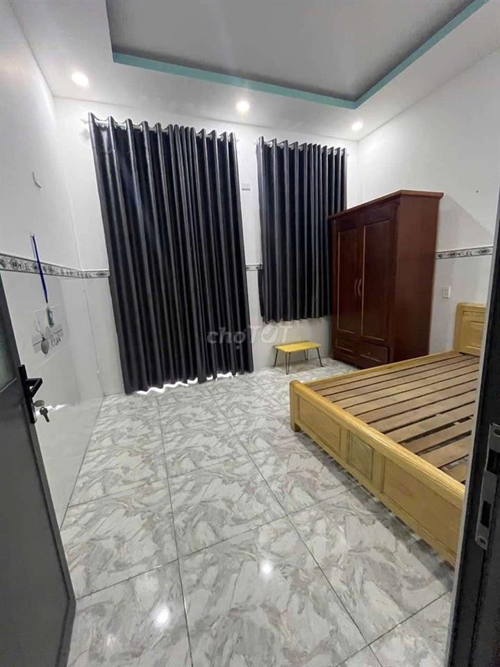 Nhà Tô Ngọc Vân ngay trường học Nguyễn Văn Thệ. DT 4x18m 1 lầu 3pn 9tr