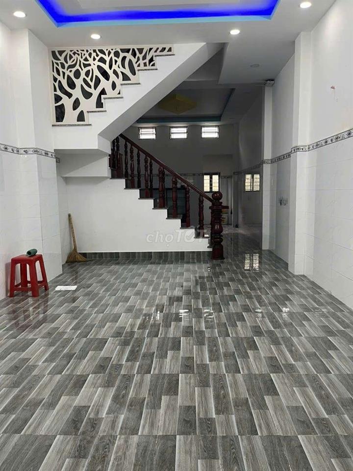 Nhà Tô Ngọc Vân ngay trường học Nguyễn Văn Thệ. DT 4x18m 1 lầu 3pn 9tr