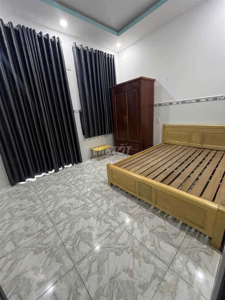 Nhà Tô Ngọc Vân ngay trường học Nguyễn Văn Thệ. DT 4x18m 1 lầu 3pn 9tr