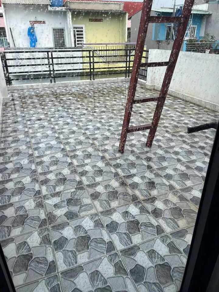 Nhà Tô Ngọc Vân ngay trường học Nguyễn Văn Thệ. DT 4x18m 1 lầu 3pn 9tr