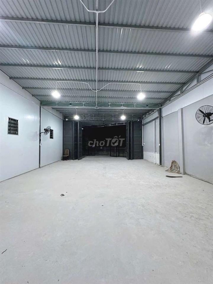 Cho thuê 150mv xưởng 1/ Hà Huy Giáp Thạnh lộc quận 12
DT: 9x16,5m 12tr