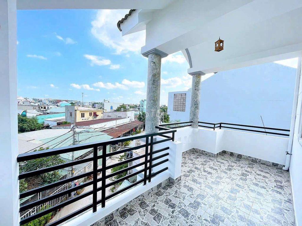 Nhà Thạnh xuân quận 12, 5x17m trệt 2 lầu 3pn 3wc Hẻm xe hơi Giá 12tr 