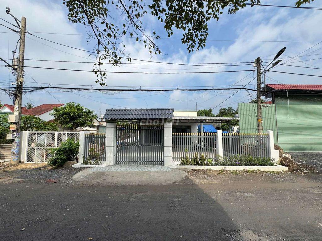 nhà vườn thạnh xuân 52. DT 10x39m có 3pn Sân xe hơi Giá  12tr tháng