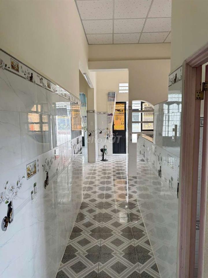 nhà vườn thạnh xuân 52. DT 10x39m có 3pn Sân xe hơi Giá  12tr tháng