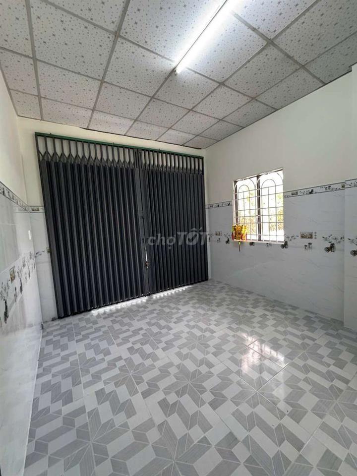 nhà vườn thạnh xuân 52. DT 10x39m có 3pn Sân xe hơi Giá  12tr tháng