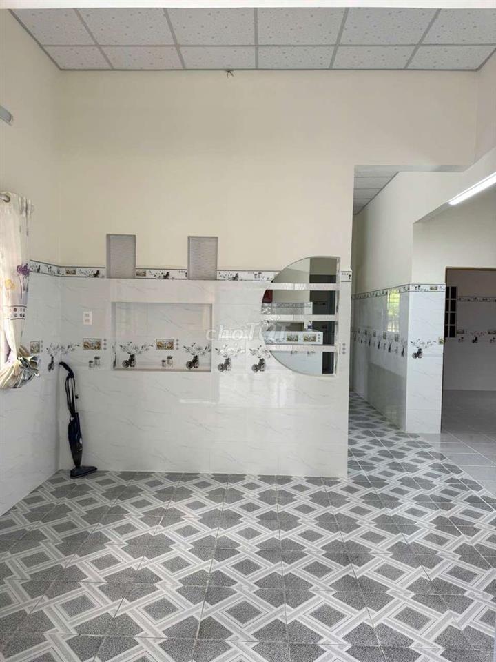 nhà vườn thạnh xuân 52. DT 10x39m có 3pn Sân xe hơi Giá  12tr tháng
