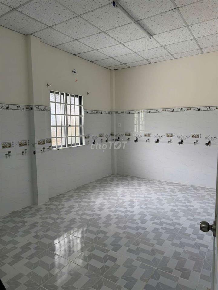 nhà vườn thạnh xuân 52. DT 10x39m có 3pn Sân xe hơi Giá  12tr tháng