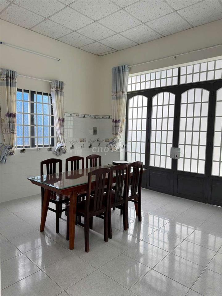 nhà vườn thạnh xuân 52. DT 10x39m có 3pn Sân xe hơi Giá  12tr tháng