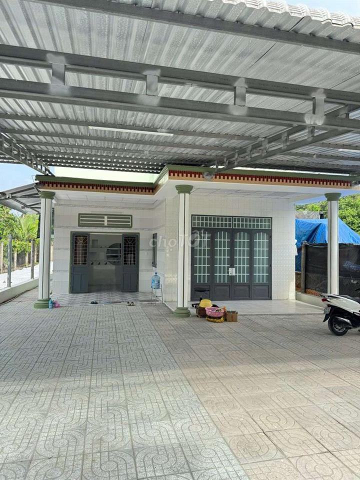 nhà vườn thạnh xuân 52. DT 10x39m có 3pn Sân xe hơi Giá  12tr tháng