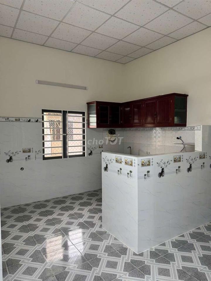 nhà vườn thạnh xuân 52. DT 10x39m có 3pn Sân xe hơi Giá  12tr tháng