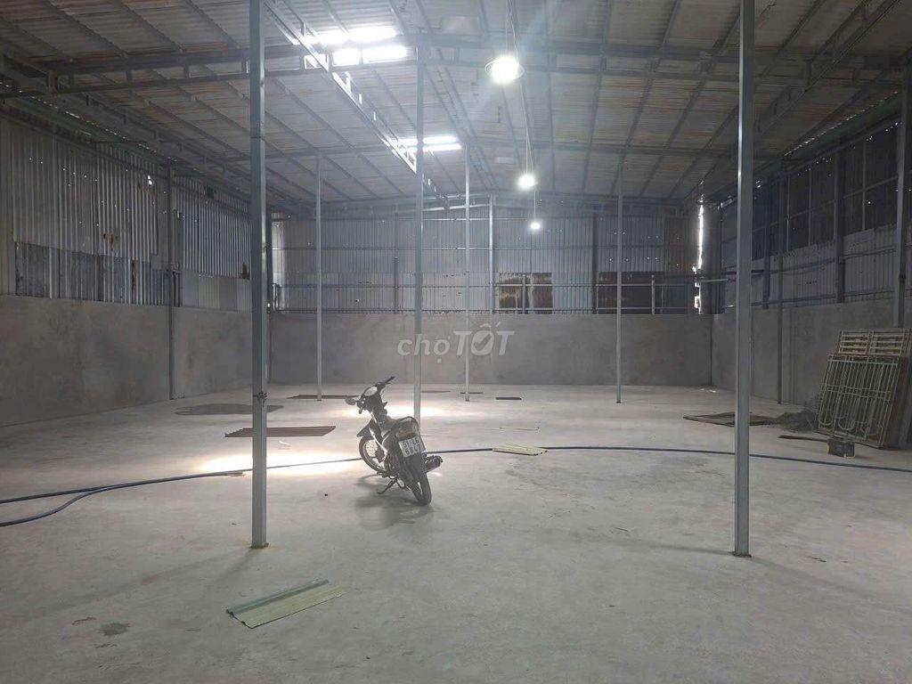 Cho thuê kho xưởng Thạnh Xuân quận 12
DT 350m
Đường tải 5 tấn Giá 18tr