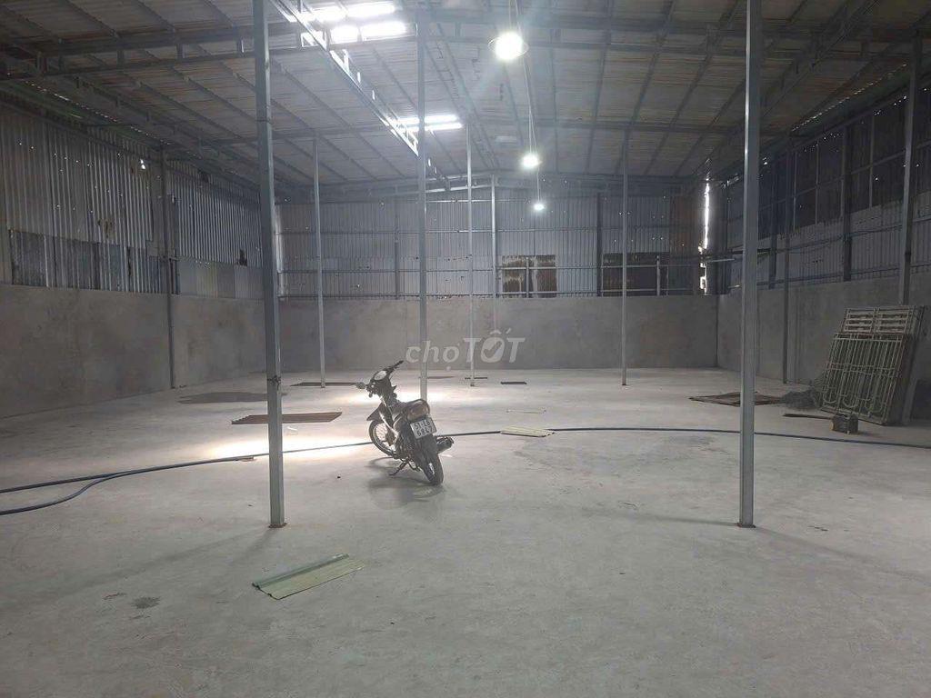 Cho thuê kho xưởng Thạnh Xuân quận 12
DT 350m
Đường tải 5 tấn Giá 18tr