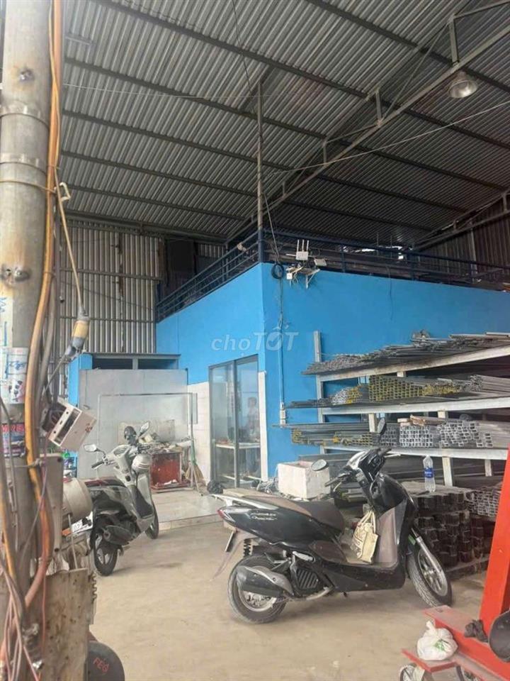 CHO THUÊ KHO XƯỞNG MẶT TIỀN QL1A – phường THỚI AN, Q.12
DT 600m² 50tr