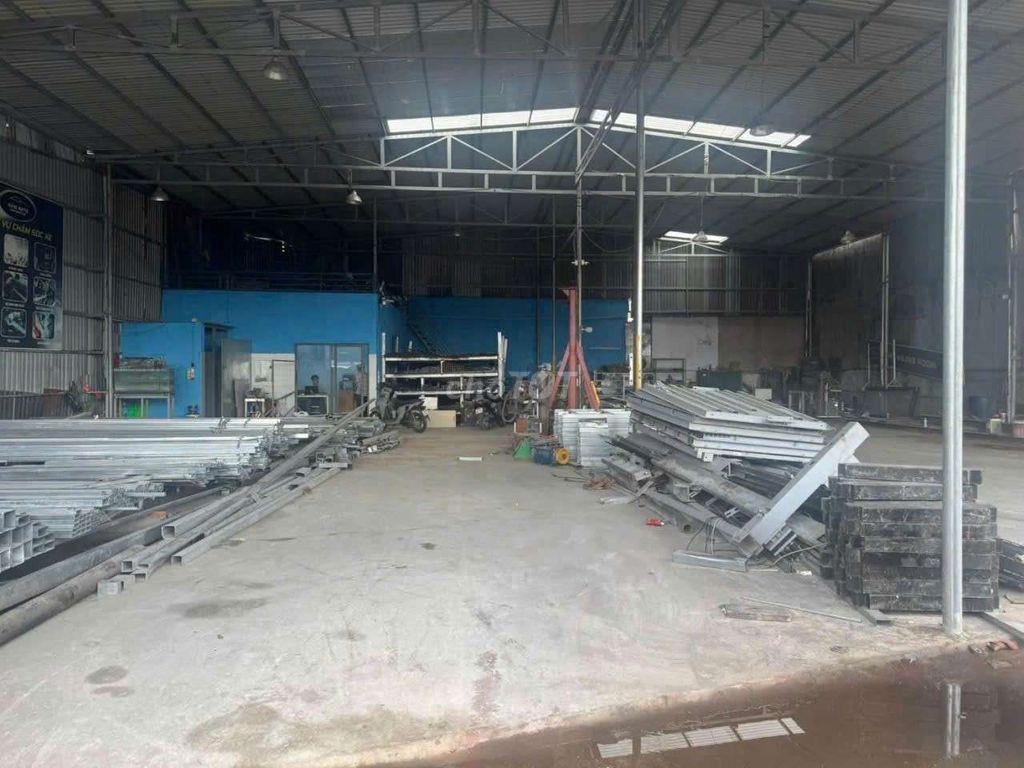 CHO THUÊ KHO XƯỞNG MẶT TIỀN QL1A – phường THỚI AN, Q.12
DT 600m² 50tr