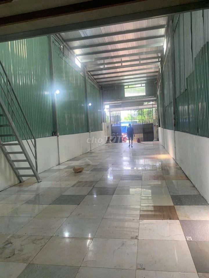 xưởng Thạnh lộc quận 12 . DT 5x25m có gác,  đường xe 10 tấn Giá 9tr 
