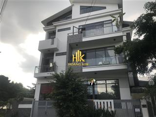 Cho thuê nhà bạch đằng tân bình * ngang 9m, 1 trệt 3 lầu * cầu thang 2/3 nhà