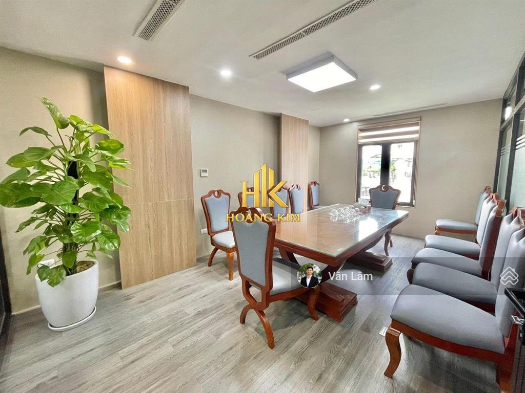 Cho thuê nhà khu sân bay * ngang 8m, trệt 3 lầu * vào sử dụng ngay