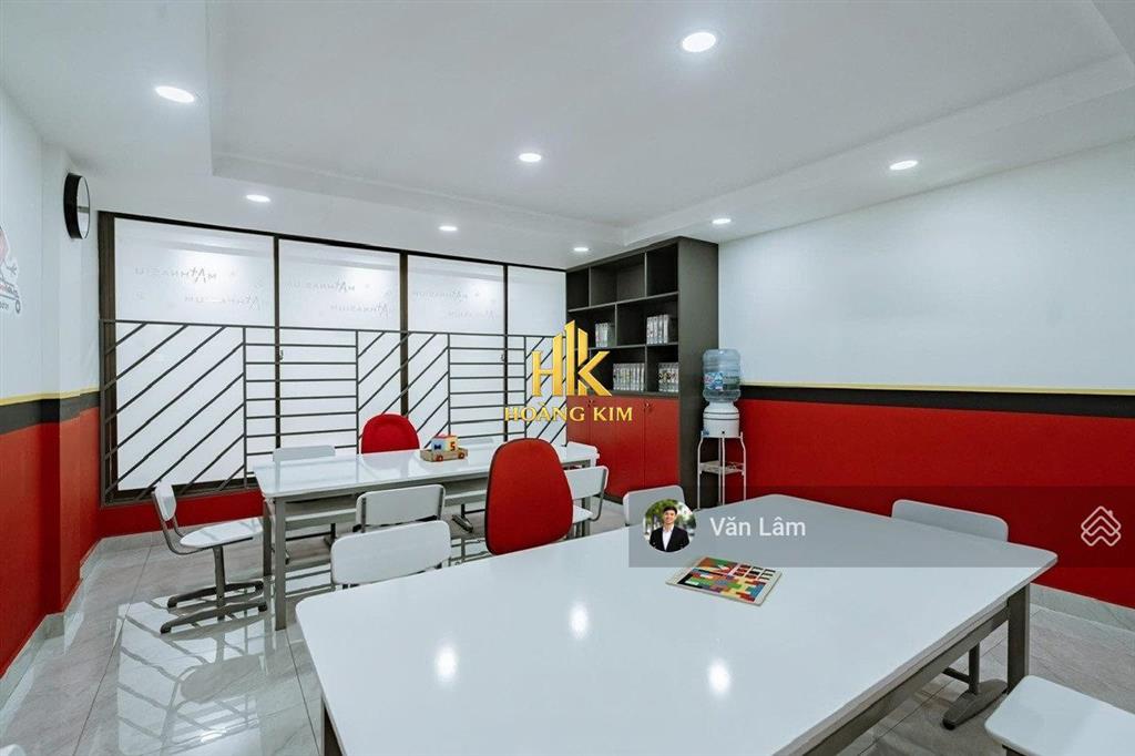Cho thuê nhà mới sửa chữa cầu thang 2/3 nhà * mt đường c18 tân bình * 6x20m, trệt 3 lầu