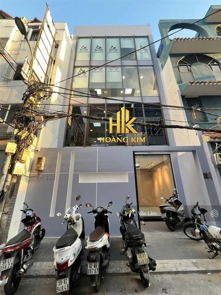 Cho thuê nhà mới sửa chữa cầu thang 2/3 nhà * mt đường c18 tân bình * 6x20m, trệt 3 lầu