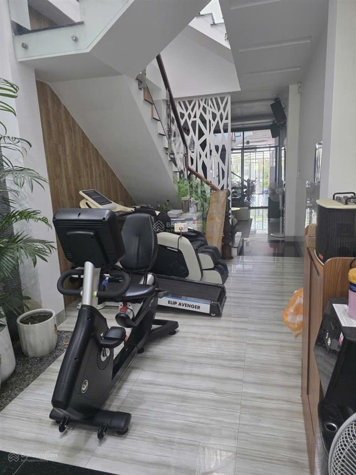 Cho thuê nhà mt núi thành, gần ngã tư duy tân