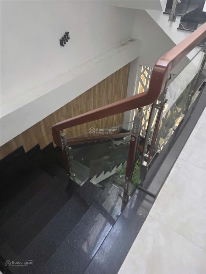 Cho thuê nhà mt núi thành, gần ngã tư duy tân